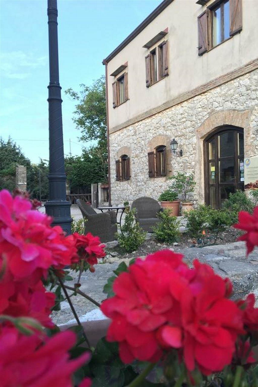 Agriturismo Sant'Agata Piana Degli Albanesi Luaran gambar