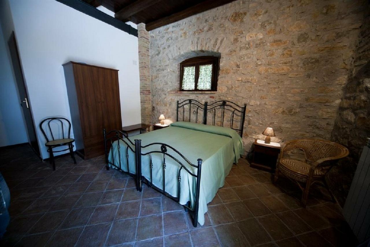Agriturismo Sant'Agata Piana Degli Albanesi Luaran gambar